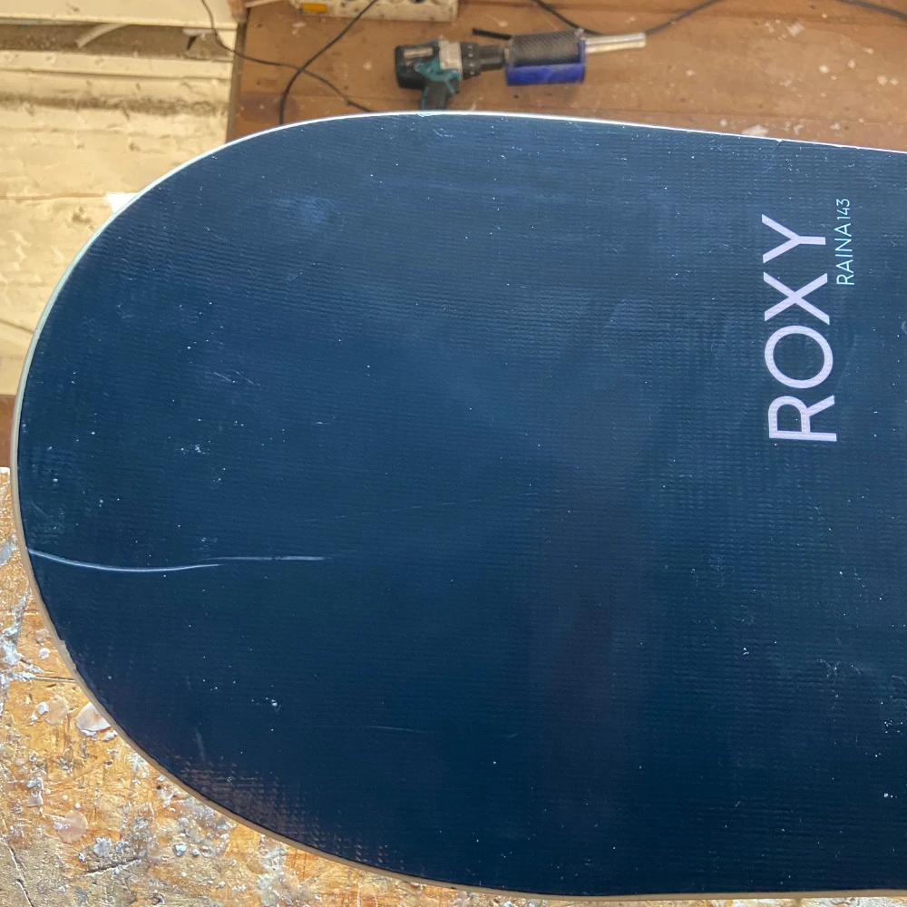 Roxy Womens Raina 143 Snowboard + Viva Black Snowboardbindingen + Pipe Bag Cascade Camo 148 - Afbeelding 3