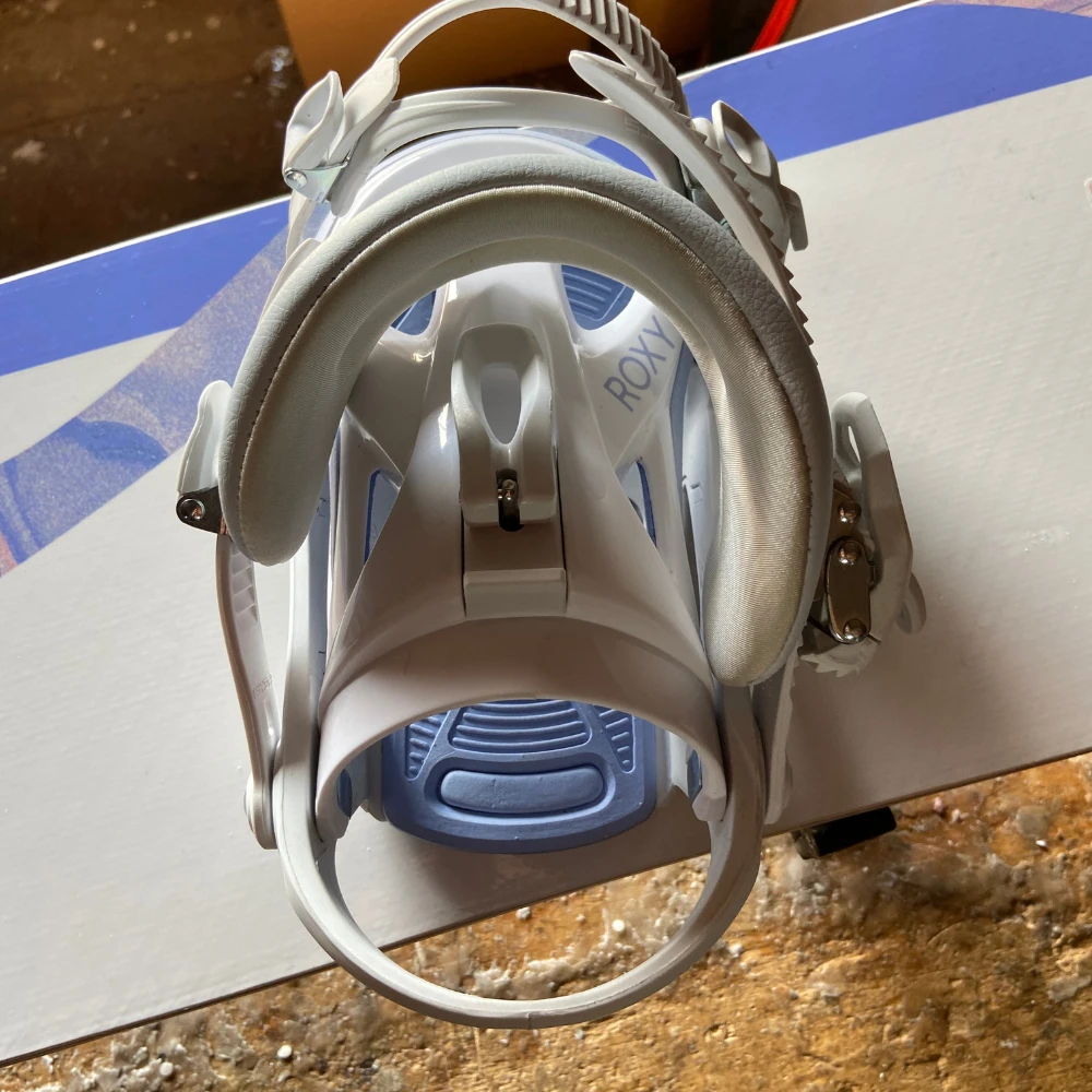 Roxy Womens Xoxo Pro 145 Snowboard + Viva White Snowboardbindingen + Pipe Bag Cascade Camo 157 - Afbeelding 5