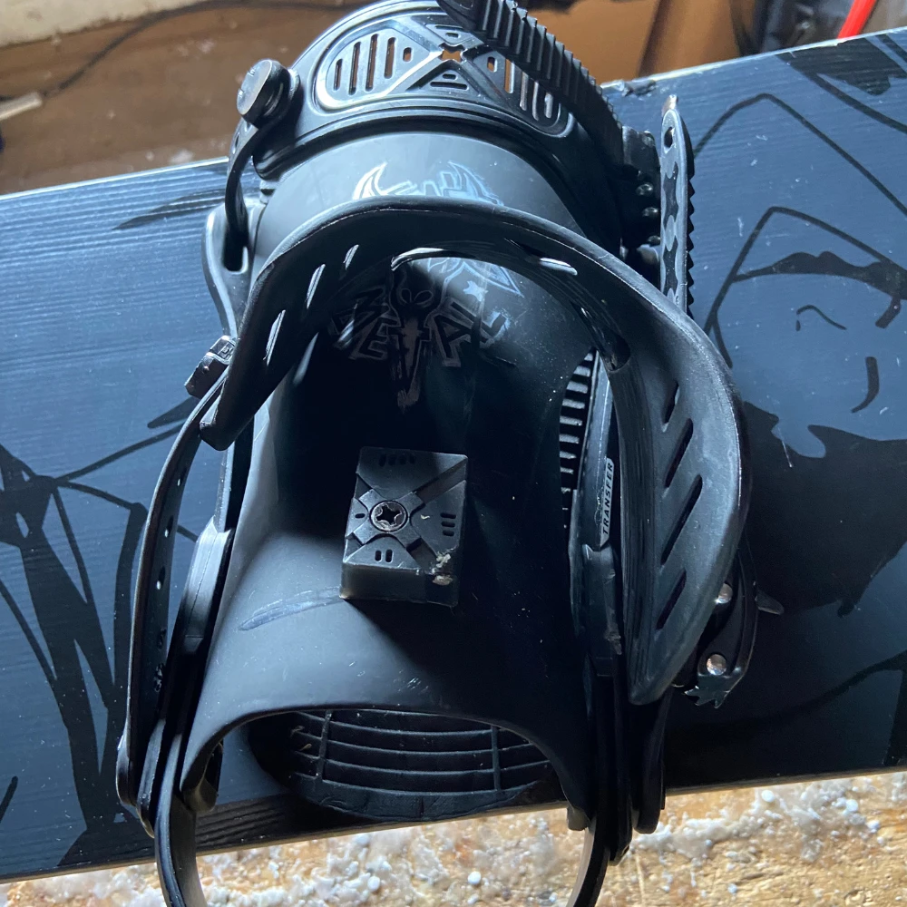 Black LP 157W Snowboard + Transfer Black Snowboardbindingen + Pipe Snowboardbag Steel Grey 157 - Afbeelding 8